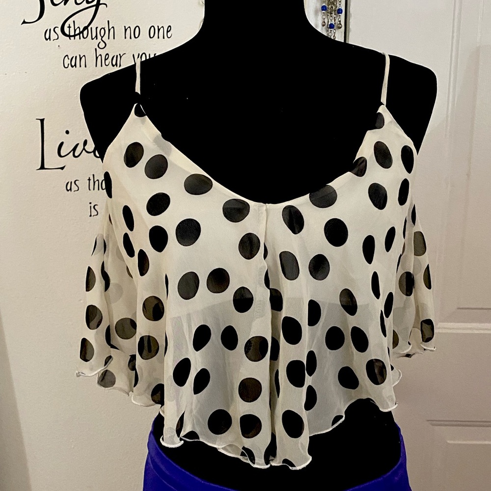 Small white & black polka dot crop top.